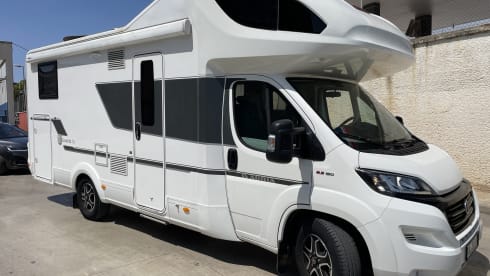 Adria – Adria 6701XL Plus coral 5 person camper