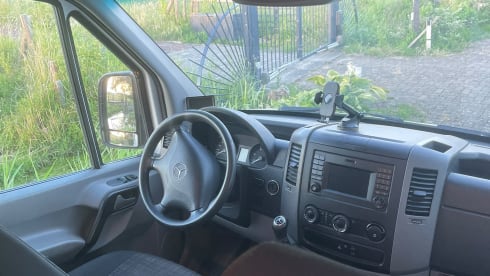 2p Mercedes-Benz campervan uit 2016