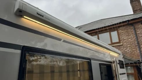 IONA – Luxury RollerTeam Autoroller 707   6 berth/6 seatbelts