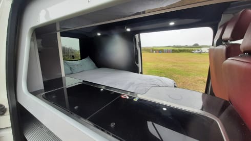 Florence (Flo for short) – Gorgeous 4 berth Volkswagen T5 Campervan 