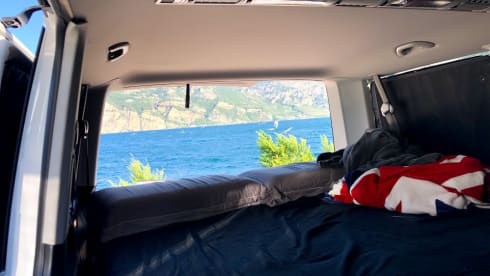 Rental van VW T6 with two beds