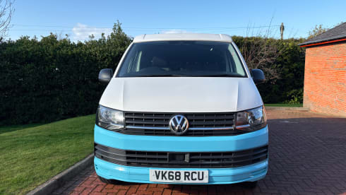 Rogue Five – Top Spec Volkswagen T6.1 | Comfortable & Slick | Sleeps 4