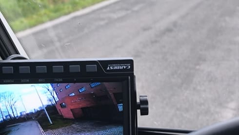 Zwarte camperbus – 2p Carado bus uit 2025