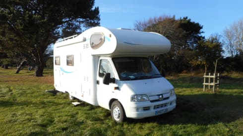 EASY 1 MOTORHOME HIRE JUST TURN UP AND GO