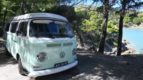 Ons Busje – 4-person Volkswagen campervan from 1972