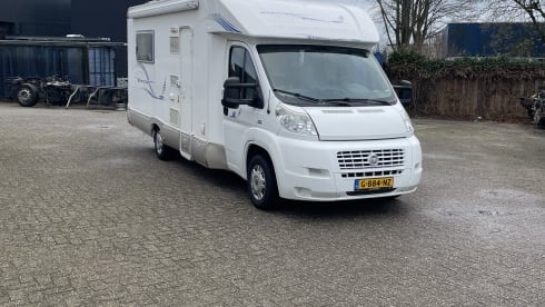 Zeer ruime comfortabele 3 persoons camper