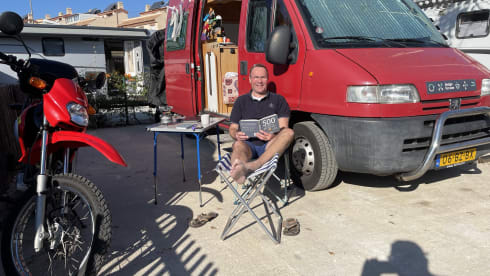 2p Peugeot postslag bus uit 2000