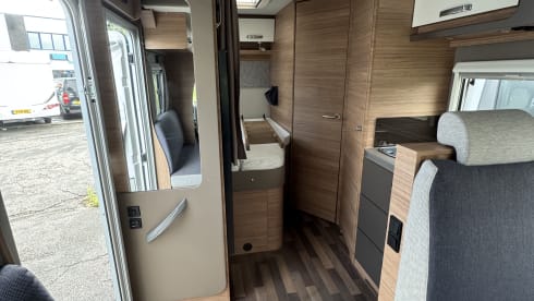 Camper Weinsberg di lusso completamente attrezzato a 4 posti del 2022