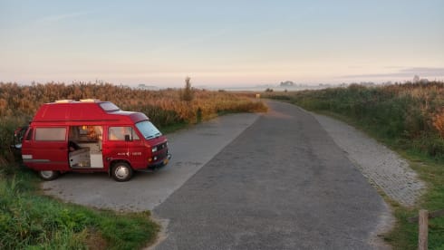 Humpie – 4p Volkswagen campervan from 1987