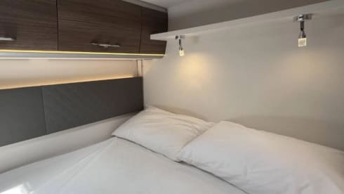   Fiona – Camping-car Fiat semi-intégré 4 couchages à partir de 2021