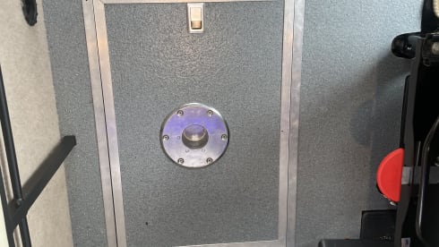 Benson – Ford Campervan mit 4 Schlafplätzen ab 2021