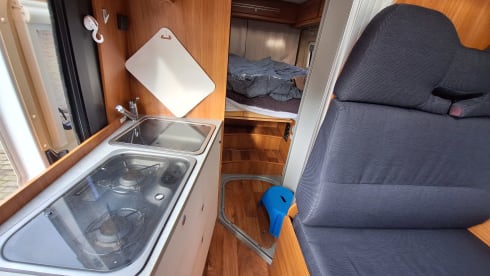 Compact and cozy 2-person Citroën Jumper Globecar bus from 2015