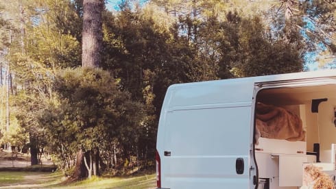 Off-grid 2-person campervan 