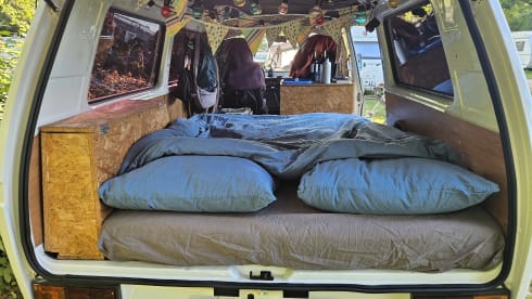 Misty – 2-person Volkswagen campervan from 1982