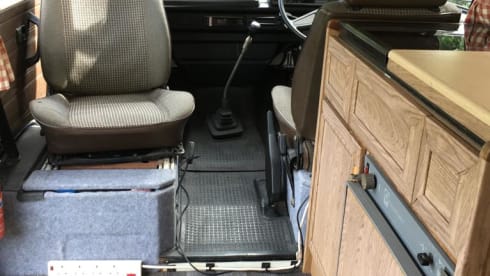 Blue – Volkswagen Wohnmobil mit 4 Schlafplätzen aus dem Jahr 1986