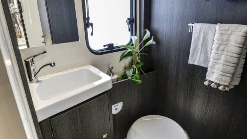 6 berth motorhome Roller Team Zafiro 675