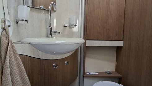 Bürstner Viseo i690G integraal camper 4 pers. automaat+fietsendrager