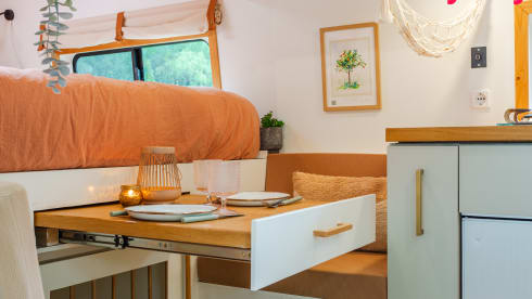 Puck de camperbus  – Zeer complete off-grid zelfbouw camper uit 2019