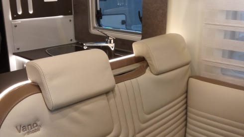 Top class, fresh, luxuriously equipped 4 pers. Burstner Iyseo.