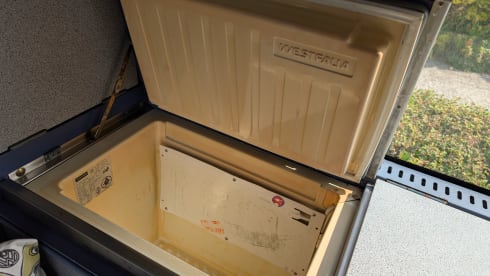 Daisy – 4 berth Volkswagen T4 California westfalia 1993