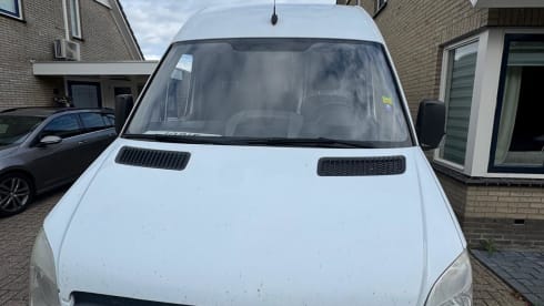 Jopie – 2-seater Mercedes-Benz bus from 2026