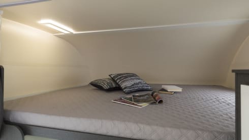 Roller Team Kronos M277 – 4 person camper with large alcove, 2 bed and bunk bed