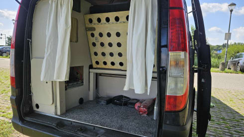 (T)rusty Blue – 2p Mercedes-Benz campervan from 2003