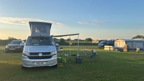 Dolly – 4 berth Volkswagen campervan from 2021