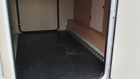 Happy Tour – 6 person Ahorn family camper Alcove 2018 with fixed beds LAST MINUTE