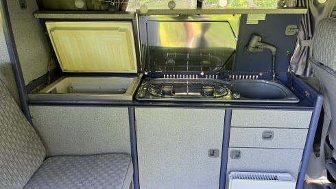 Calí – Very neat original VW T4 California Coach