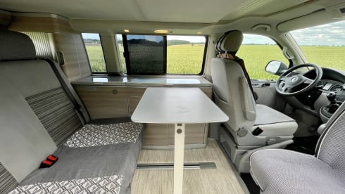 Calif – LIEFERWAGEN VW Kalifornien