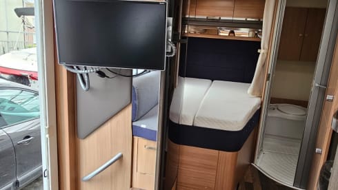 Sky wave – 4p Knaus semi-integrated from 2017