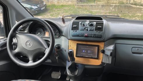 Franz Ferdinand – Beautiful compact 4x4 Camper