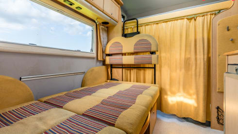 Mercedes Karmann Ontario - practical family camper