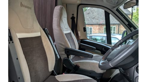Ben – Luxury 4 berth Benimar Mileo 313 Compact Motorhome