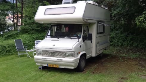 Robert 💕 – Cozy camper for 4 people. with engine block from 2014!