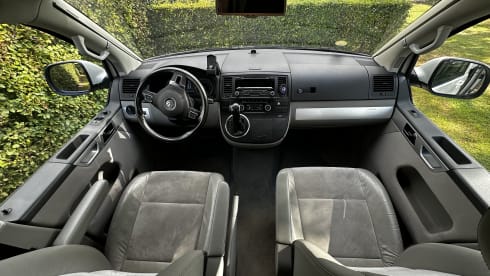 Compleet uitgerust met keuken, bustent & fietsenrek – 4p Volkswagen campervan from 2015