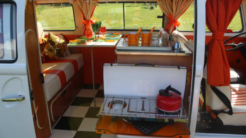 Stanley – LOVE LIFE IN THE SLOW LANE WITH STANLEY