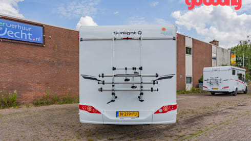 11/20 – 2 berth motorhome with single beds - Automatic