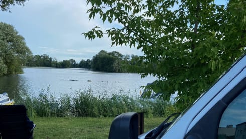 Roadrunner – Beautiful and very well maintained motorhome with lots of space