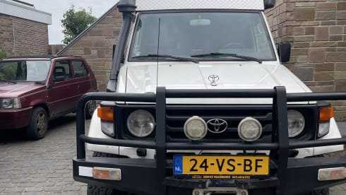 2-person Toyota rooftop from 2000 4x4