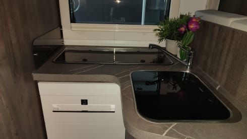 The Yellow Spark. – brand new all-in mobile home 4p