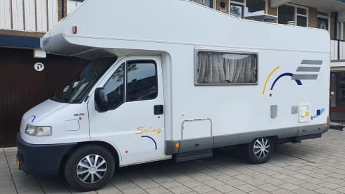 Bessie – Nice spacious alcove camper