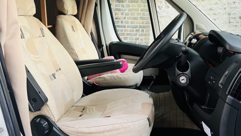 Milo  – 4 berth Peugeot alcove from 2013