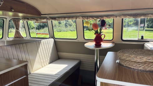 De Bus – 2p Volkswagen campervan from 1980