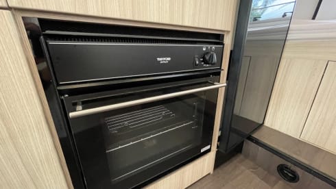 7 berth Adria sunliving ad70dk. Reg 2022