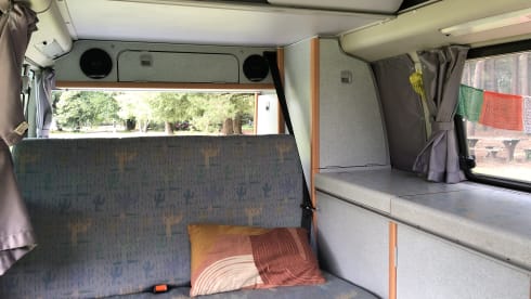Bussie – 4p Volkswagen bus from 1996