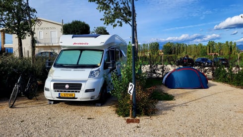 Onze camper is ook gedurende de bouwvak vakantie 2026 beschikbaar voor verhuur – 4p Dethleffs Esprit 7090 semi-integrated