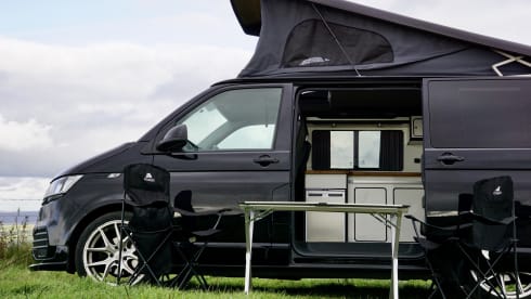 Gary – 4 berth Volkswagen Transporter Campervan