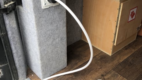 Peach – Cosy Mercedes Sprinter Campervan 